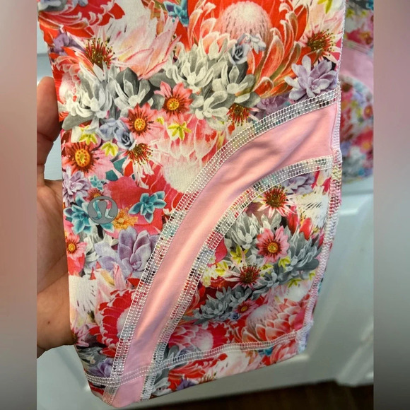 ! Lululemon Run Inspire Flowabunga Floral Print Leggings - Picture 4 of 4